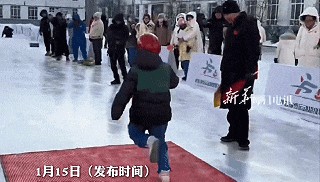 开云体育官网-“打出溜滑”火出圈！网友：东北人的胯骨轴自带稳定系统