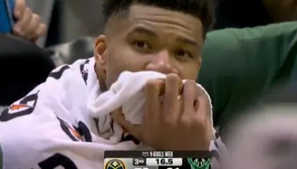 开云体育在线-哈达威里突外投连拿5分领先雄鹿17分，字母哥在场下眼神迷离