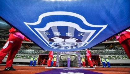 开云体育官网-球员讨薪，俱乐部讨债，谁愿为中超财务窟窿买单？