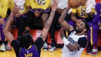 独行侠无意助湖人签换欧文 送出浓眉是唯一可能