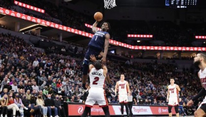 开云体育入口-狼来了！力克热火豪取5连胜 森林狼距前6仅0.5胜场