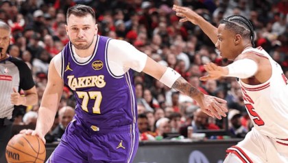 开云体育入口-东契奇加盟湖人后第2次砍下45+10助，追平贝勒并列队史第一