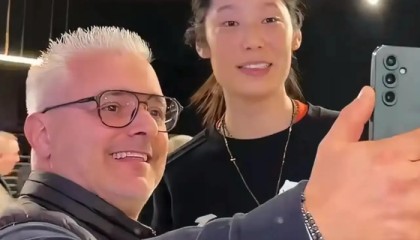 开云体育在线-续约科内！朱婷用顶薪打服黑子：31岁无休扛队，这才是女排真传奇|中国女排|科内利亚诺|精神|意甲|世锦赛_新浪体育_新浪新闻