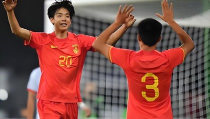 李镇全因辱骂米特里策将被追加停赛！国际足坛已有先例，引发热议