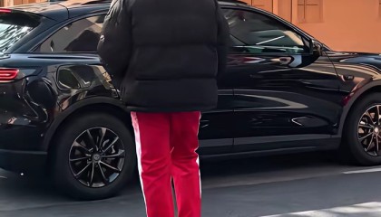 开云体育中国-CBA球星豪车曝光，胡明轩玛莎拉蒂莱万特价值超两百万|徐杰|宝马跑轿|朱总|队友|宝马_新浪新闻